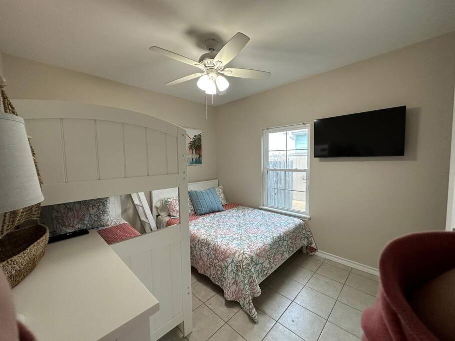 Barefoot Bungalow - Pet Friendly- 2 Bdrm Townhome Corpus Christi  Kültér fotó
